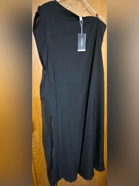 NWT Uoozee Black One Shoulder Maxi Dress - Solid Black